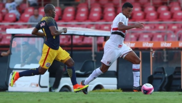 Aderllan Santos, titular en el Sao Paulo tras el cambio de técnico