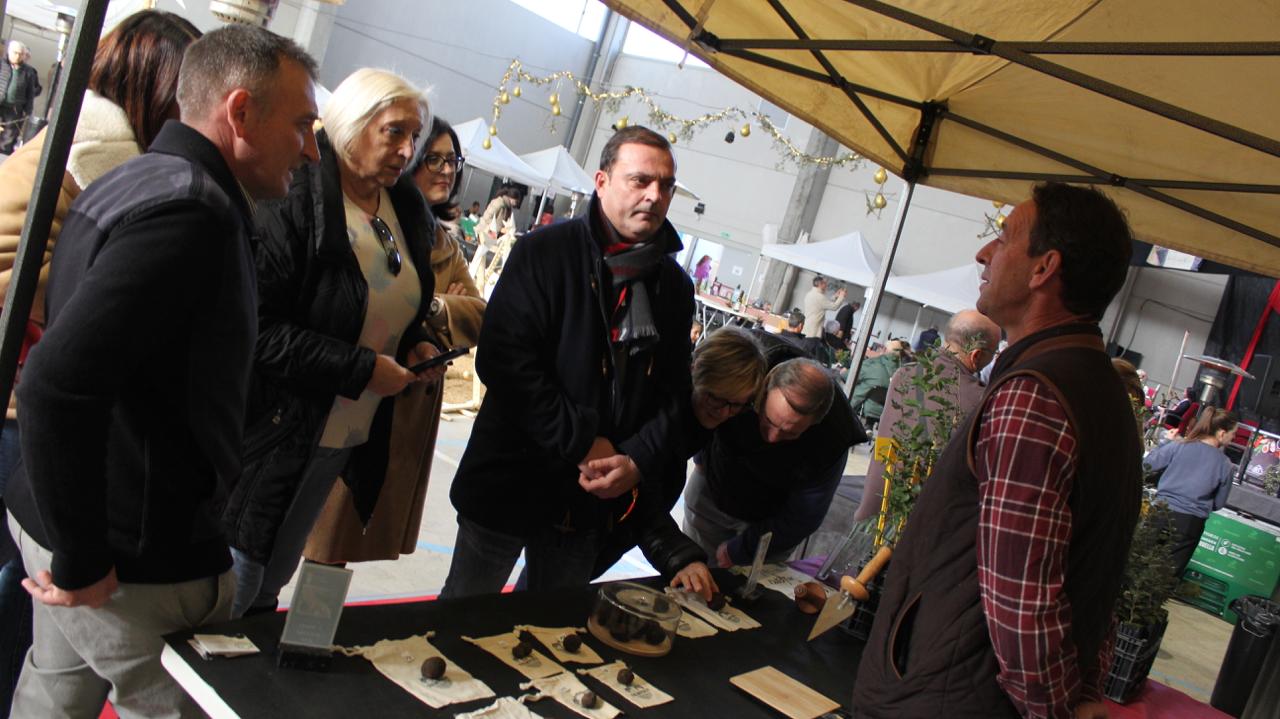 Barracas pone en valor la truficultura con una feria que reúne a más de 20 expositores del Alto Palancia