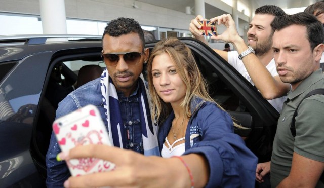 Nani se encara con un aficionado en el avión de la Lazio