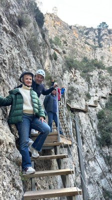 La Pasarela del pantano de Relleu estrena otros 20 metros y mirador de cristal