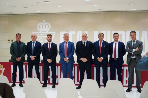 El Real Murcia por fin tiene patrimonio neto positivo e incorpora al consejero Raúl Pérez 