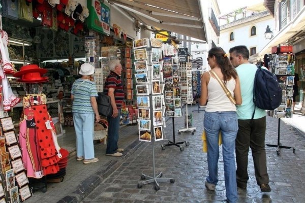 La actividad turística en España alcanzó 184.002 millones de euros en 2023, un 17% más que 2019