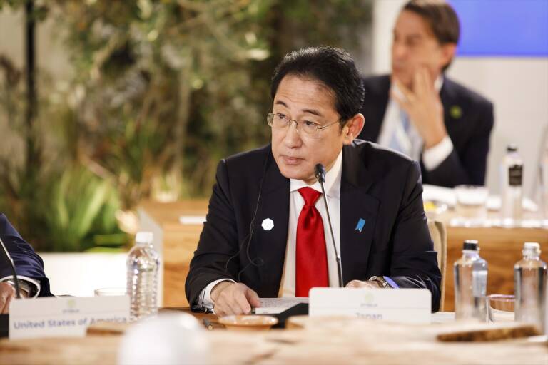 El Banco de Japón vigilará los salarios y subirá tipos si la economía sigue mejorando
