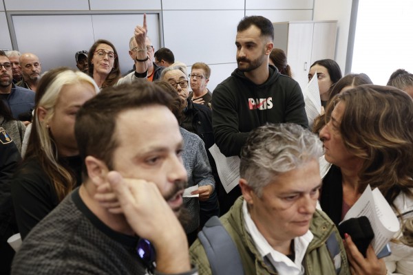 Lágrimas, reproches y desafíos pendientes: así han sido los primeros plenos municipales tras la Dana