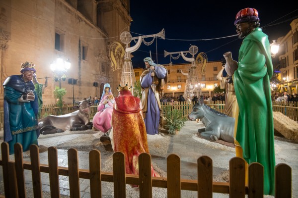 Elche sigue despachando contratos de Navidad: 29.000 euros de caramelos para Reyes y 21.000 los dromedarios