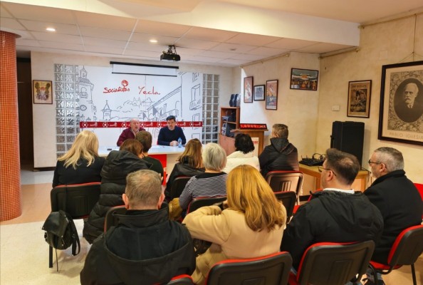 Lucas o Conesa: los alcaldes del PSOE se mojan
