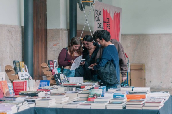 La Generalitat destina 553.858 euros para la promoción del valenciano en salas de teatro y librerías
