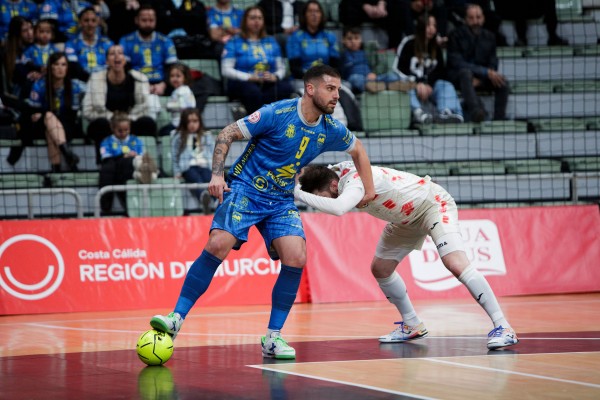 ElPozo no supera su crisis: encaja su cuarta derrota seguida perdiendo una renta de dos goles