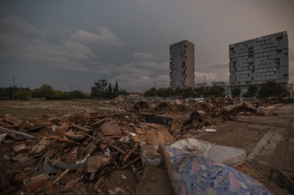 El Consell entrega las primeras 21 viviendas del edificio de La Torre a familias afectadas por la dana