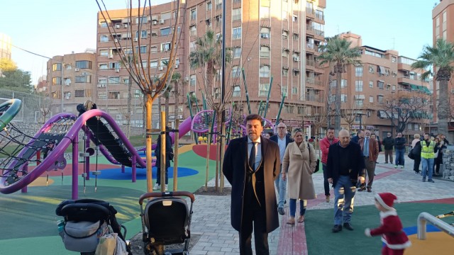 Alicante reabre la nueva plaza de San Blas y el tráfico en la avenida Martín Trenco
