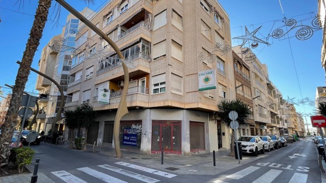 Torrevieja adjudica a Acciona el contrato de limpieza de edificios públicos por 3,4 millones al año