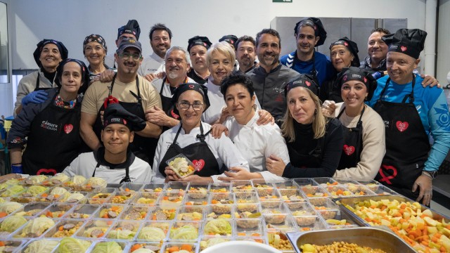 Alicante Gastronómica Solidaria elaboran más de 5.500 menús navideños para colectivos vulnerables