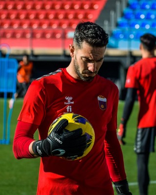Duelo de equipos en horas bajas