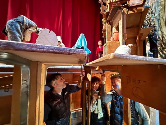 Detrás del Betlem de Tirisiti: la responsabilidad de La Dependent con unos títeres patrimonio de Alcoy
