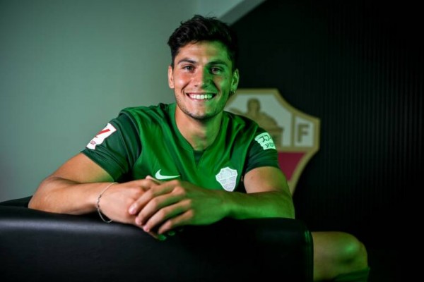 El Elche ultima el traspaso del pivote 'Cris' Salvador por unos 300.000 euros