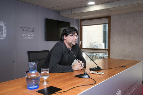 Guanyar reitera la petición de informes sobre el 'caso micro' y avisa con acudir al Síndic