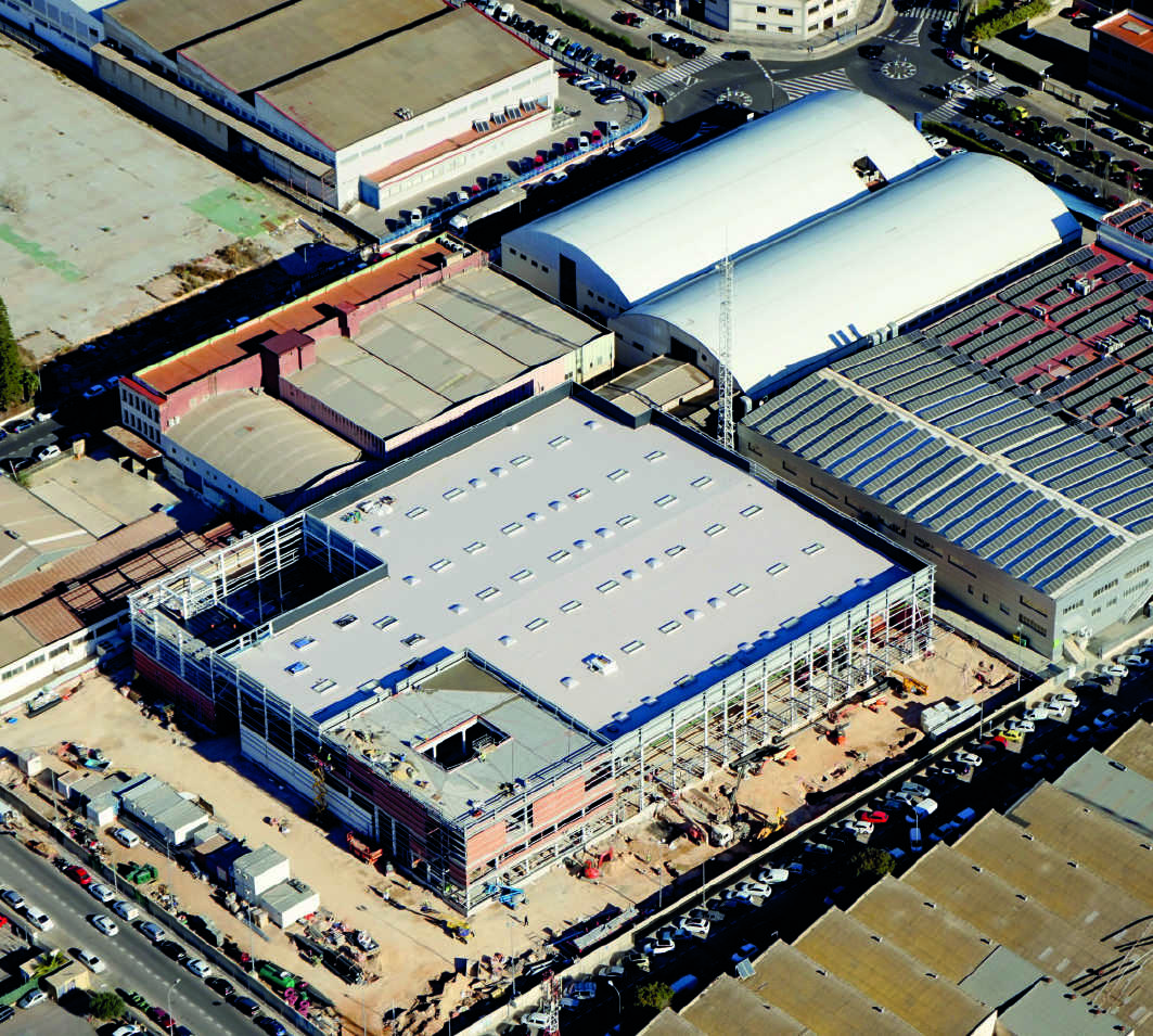 Centro de distribución de compra online en el polígono Vara de Quart de València - 