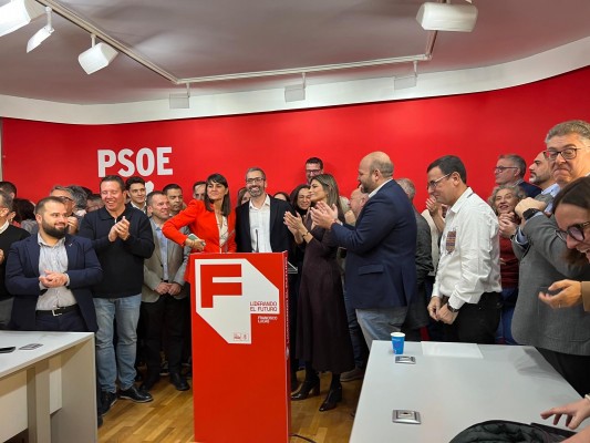 Lucas demuestra su fuerza: le apoyan diputados, senadoras, el eurodiputado y González Veracruz
