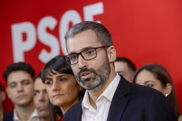 El primer 'round' de las primarias del PSOE: Lucas parte con ventaja en la caza de avales