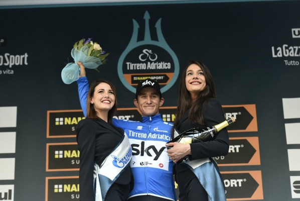 Kwiatkowski se corona en la Tirreno-Adriático por delante de Caruso y Thomas