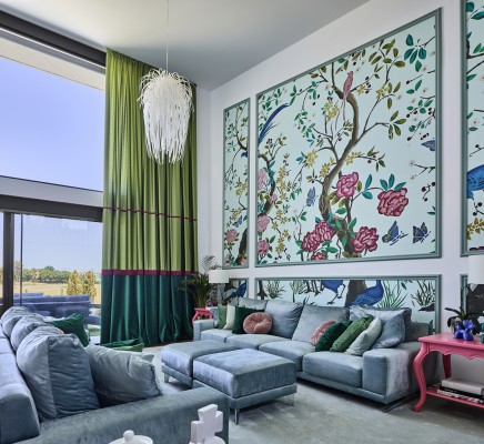 Así es esta 'Casa de las flores' en un campo de golf del Mar Menor: un jardín de color, sofisticación y elegancia