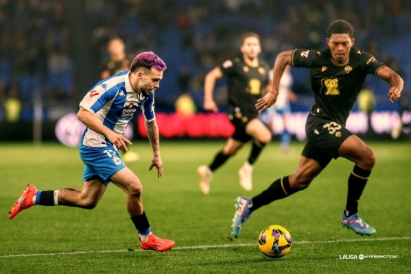 El Castellón se despedaza ante el Deportivo