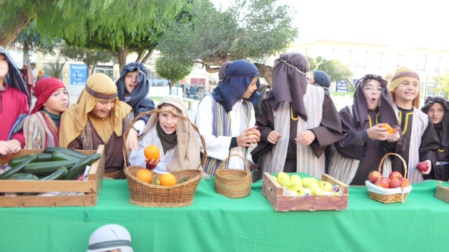 El belén viviente del colegio de Nuestra Señora del Carmen de La Unión vuelve a sorprender a los vecinos 