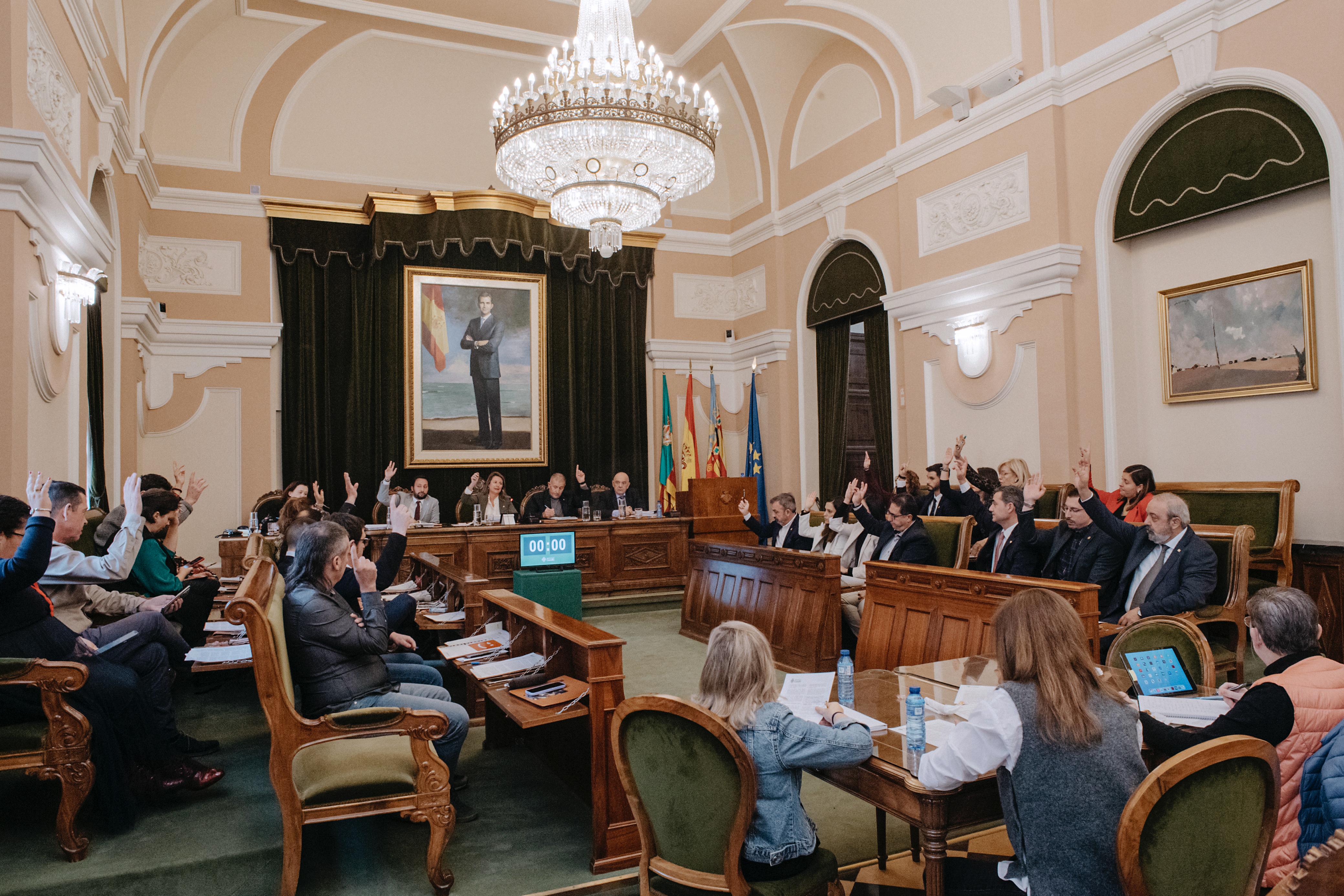 El 'basurazo', Bienestar Social, facturas, Cabañero o el Bicicas marcan el último pleno del año
