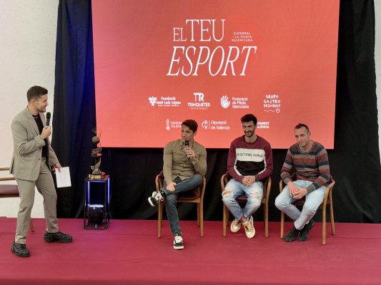 El trinquete Pelayo y la pilota necesitan matar al padre