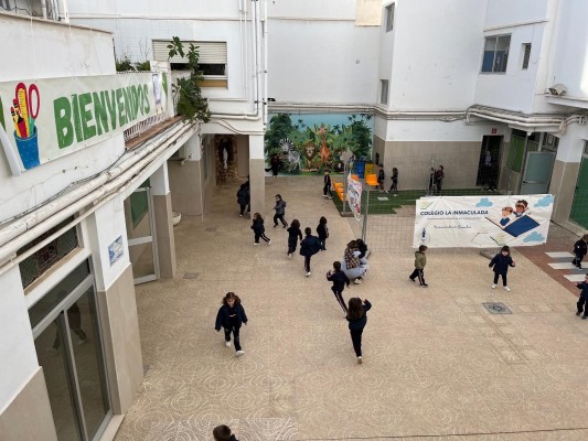 Las primeras aulas prefabricadas tras la riada acogen ya a los alumnos del CEIP Orba de Alfafar