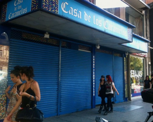 Podemos pide explicaciones en Les Corts sobre la compra del edificio de la Casa de los Caramelos