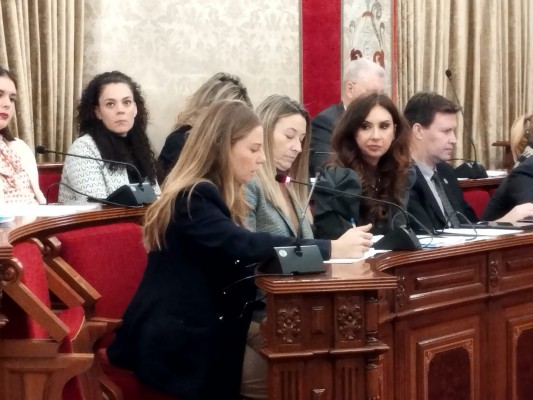 Alicante suspende licencias para pisos turísticos y se da dos años para ordenar su implantación