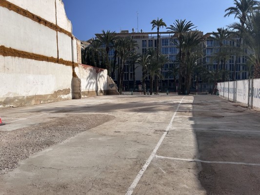 Elche habilita un aparcamiento gratuito en Filet de Fora con 25 nuevas plazas