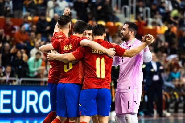 La selección avanza hacia la Eurocopa: tira de pegada y golea a un combativa rival en Cartagena
