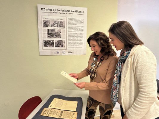 La Asociación de Periodistas de Alicante cierra su 120 aniversario con una exposición