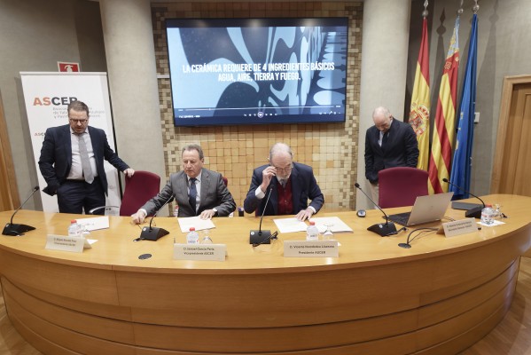 El empleo vuelve a crecer en el azulejo tras dos años de caída: 681 personas más hasta noviembre