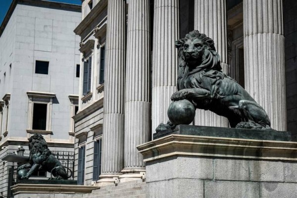 Los letrados del Congreso avalan tramitar la iniciativa de Junts que pide una cuestión de confianza