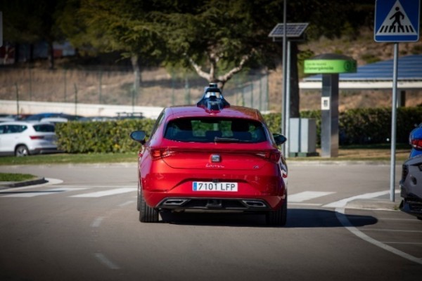 Los desafíos del desarrollo de vehículos autónomos y robotaxis: un camino de avances y obstáculos