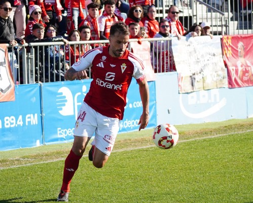 El Murcia se deja dos puntos con un empate que debió ser victoria y sigue a tres puntos del liderato