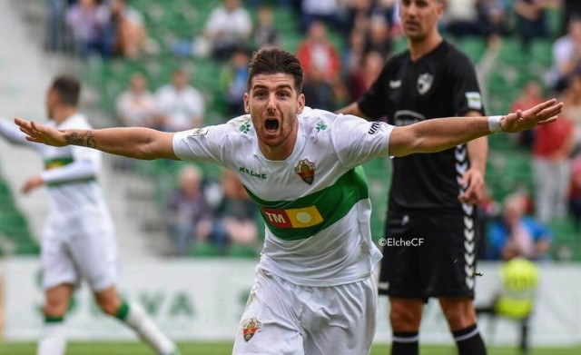 Flores dice que el Elche debe adaptarse a los rivales sin perder la identidad