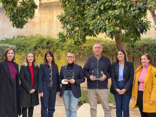  José Antonio Quesada y Francesc Pastor reciben los premios literarios 'Ciutat d'Elx'