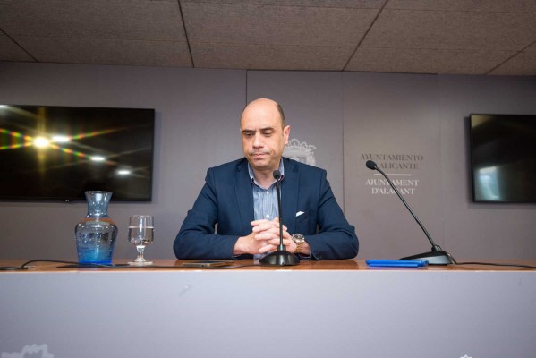 Echávarri se aferra a los nuevos estatutos del PSOE para no dejar la Alcaldía de Alicante