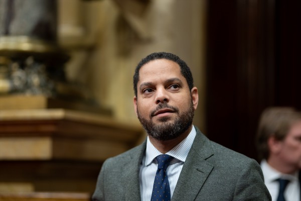 Vox advierte al PP: si hay un acuerdo en migración con el PSOE, no apoyarán presupuestos en CCAA