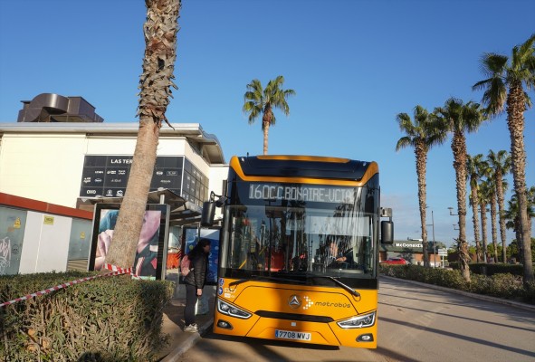 Reabren los primeros locales del centro comercial Bonaire tras la Dana