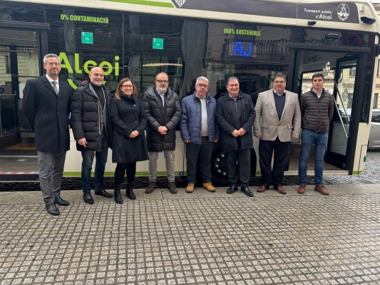 El bus urbano de Alcoy supera por primera vez los dos millones de viajeros e incopora dos eléctricos