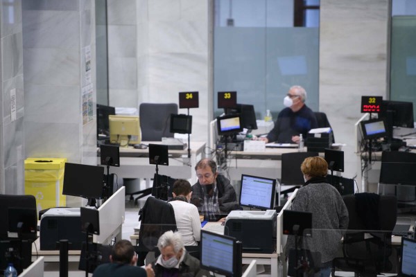 València cambia la prueba de valenciano en las oposiciones de turno libre tras las quejas sindicales
