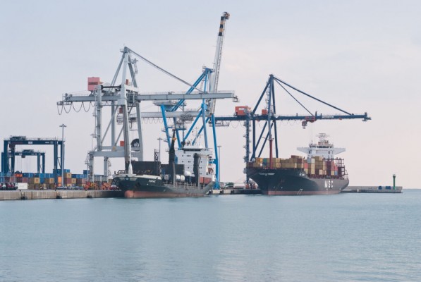 PortCastelló consolida su crecimiento: despuntan los tráficos de materias primas del azulejo 
