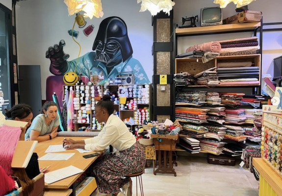 Coworking, talleres y mucha costura: la mercería de Murcia que reinventa el concepto de la moda