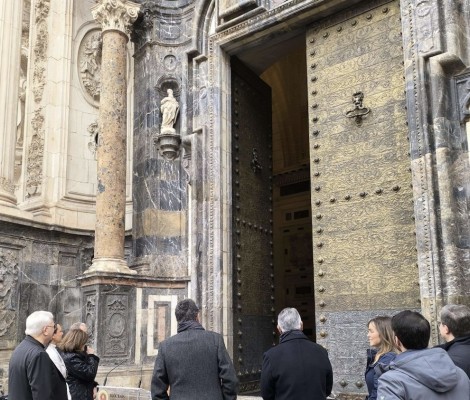 La apertura de la Puerta del Perdón marca el punto final a las obras de la Catedral de Murcia