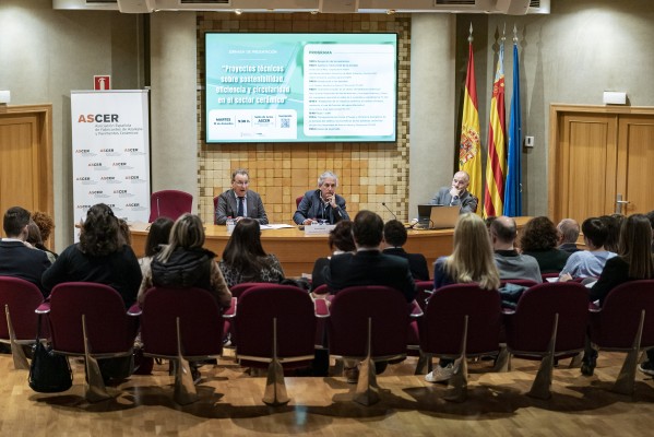 El azulejo ahorra 810.000 toneladas de materias y 923 millones de litros de agua con economía circular